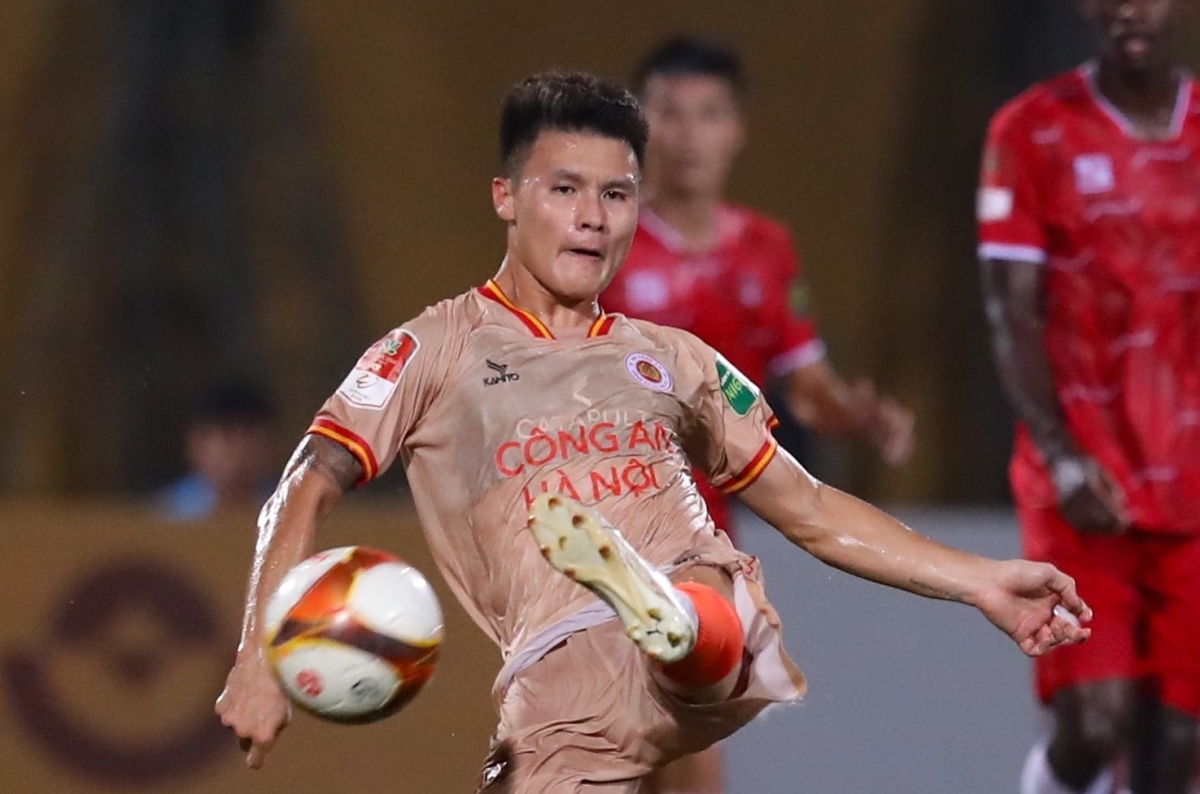 Chuyển nhượng V-League: Tương lai của Quang Hải có diễn biến mới